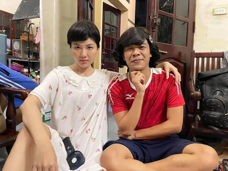 Hậu trường vui nhộn trong xóm trọ của 11 tháng 5 ngày - Ảnh 4. Hậu trường vui nhộn trong xóm trọ của 11 tháng 5 ngày - Ảnh 4.