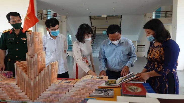 Triển lãm 110 bức ảnh Đại tướng Võ Nguyên Giáp - Cuộc đời và sự nghiệp - Ảnh 2.
