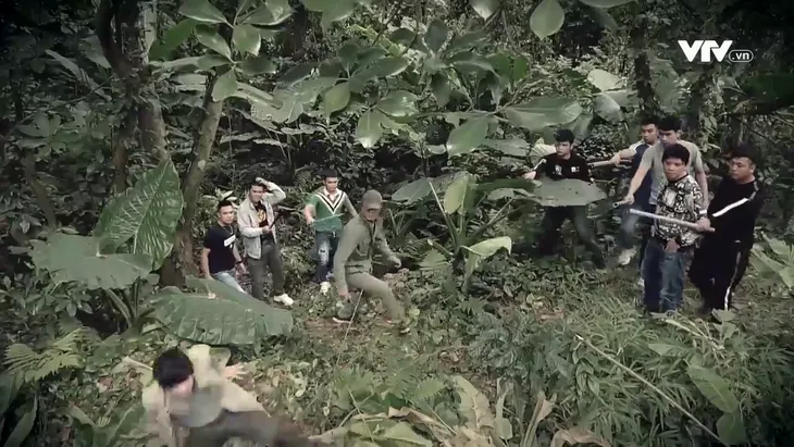Hương vị tình thân phần 2: Chiến chó minh oan cho ông Sinh tội giết người? - Ảnh 12. Hương vị tình thân phần 2: Chiến chó minh oan cho ông Sinh tội giết người? - Ảnh 12.