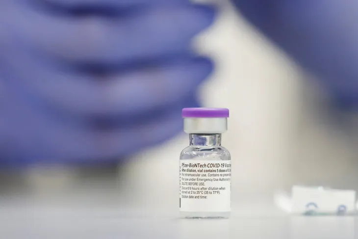 Hàng triệu liều vaccine COVID-19 bị bỏ phí trên thế giới - Ảnh 3.