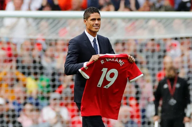 Raphael Varane hoàn tất việc gia nhập Manchester United - Ảnh 1. Raphael Varane hoàn tất việc gia nhập Manchester United - Ảnh 1.