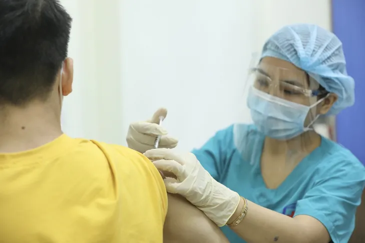 Chính thức tiêm thử nghiệm vaccine ARCT-154 phòng COVID-19 - Ảnh 2. Chính thức tiêm thử nghiệm vaccine ARCT-154 phòng COVID-19 - Ảnh 2.