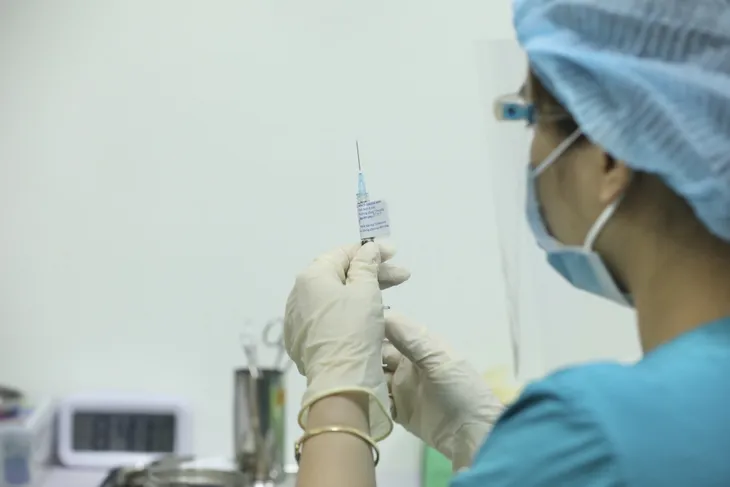 Chính thức tiêm thử nghiệm vaccine ARCT-154 phòng COVID-19 - Ảnh 1. Chính thức tiêm thử nghiệm vaccine ARCT-154 phòng COVID-19 - Ảnh 1.
