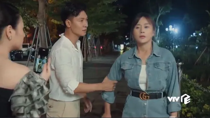 Nam Hương vị tình thân đổi mốt, dát đồ hiệu vẫn bị chê tơi tả - Ảnh 7. Nam Hương vị tình thân đổi mốt, dát đồ hiệu vẫn bị chê tơi tả - Ảnh 7.