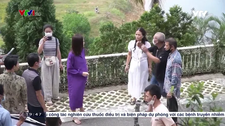 Hương vị tình thân: Thy mang bầu to, đoàn phim nỗ lực ghi hình trong mùa dịch - Ảnh 2. Hương vị tình thân: Thy mang bầu to, đoàn phim nỗ lực ghi hình trong mùa dịch - Ảnh 2.