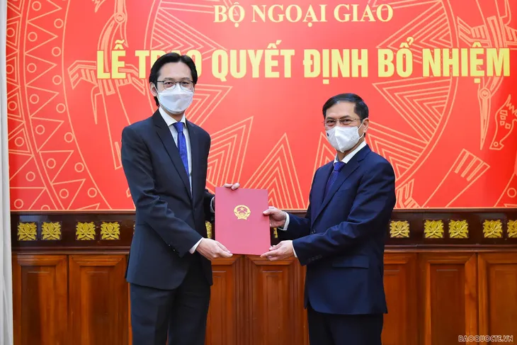 Bổ nhiệm 3 Trợ lý Bộ trưởng Bộ Ngoại giao và Phó Trưởng SOM ASEAN - Ảnh 3. Bổ nhiệm 3 Trợ lý Bộ trưởng Bộ Ngoại giao và Phó Trưởng SOM ASEAN - Ảnh 3.