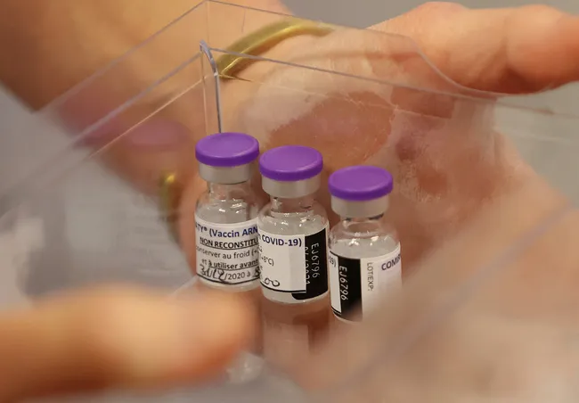 COVID-19 thay đổi cục diện ngành sản xuất vaccine thế giới - Ảnh 2. COVID-19 thay đổi cục diện ngành sản xuất vaccine thế giới - Ảnh 2.