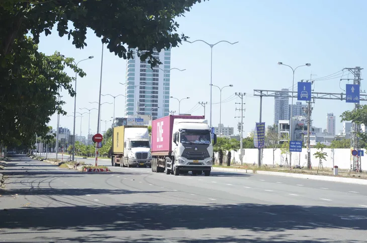 TP Đà Nẵng vắng vẻ trong ngày đầu tiên thực hiện dừng tất cả các hoạt động - Ảnh 1. TP Đà Nẵng vắng vẻ trong ngày đầu tiên thực hiện dừng tất cả các hoạt động - Ảnh 1.
