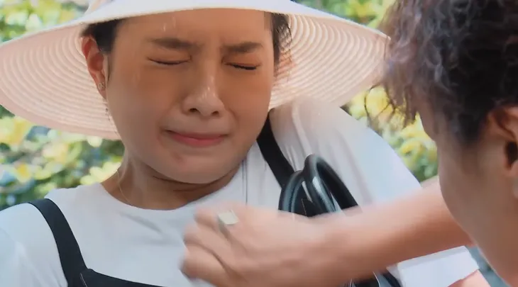 Hương vị tình thân phần 2 - Tập 15: Diệp tẩy nốt ruồi phú quý, tiếp tục lừa dối Dũng? - Ảnh 4. Hương vị tình thân phần 2 - Tập 15: Diệp tẩy nốt ruồi phú quý, tiếp tục lừa dối Dũng? - Ảnh 4.