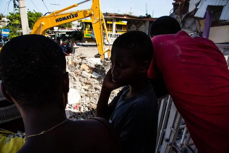 Hàng trăm nghìn trẻ em Haiti lay lắt sau trận động đất kinh hoàng - Ảnh 1. Hàng trăm nghìn trẻ em Haiti lay lắt sau trận động đất kinh hoàng - Ảnh 1.