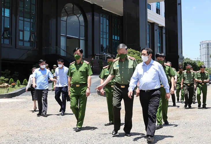 Thủ tướng: Xây dựng lực lượng Công an nhân dân theo hướng “bộ tinh, tỉnh mạnh, huyện toàn diện, xã bám cơ sở” - Ảnh 2. Thủ tướng: Xây dựng lực lượng Công an nhân dân theo hướng “bộ tinh, tỉnh mạnh, huyện toàn diện, xã bám cơ sở” - Ảnh 2.