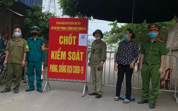 Xử lý nghiêm tình trạng chống người thi hành công vụ, đảm bảo ATGT mùa dịch COVID-19 - Ảnh 1. Xử lý nghiêm tình trạng chống người thi hành công vụ, đảm bảo ATGT mùa dịch COVID-19 - Ảnh 1.