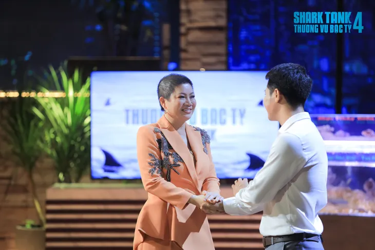 Shark Tank: Quyết chiêu mộ startup Mực nhảy, Shark Liên cạnh tranh với Shark Bình - Ảnh 6. Shark Tank: Quyết chiêu mộ startup Mực nhảy, Shark Liên cạnh tranh với Shark Bình - Ảnh 6.
