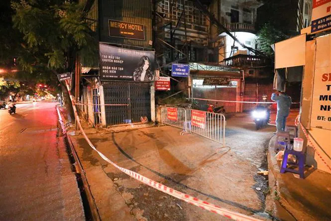NÓNG: Phát hiện 20 ca nghi nhiễm COVID-19, Hà Nội phong tỏa tạm thời ngõ 651 Minh Khai - Ảnh 2. NÓNG: Phát hiện 20 ca nghi nhiễm COVID-19, Hà Nội phong tỏa tạm thời ngõ 651 Minh Khai - Ảnh 2.