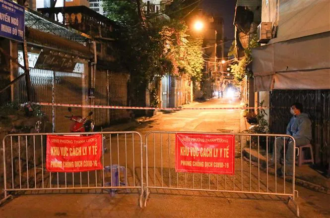 NÓNG: Phát hiện 20 ca nghi nhiễm COVID-19, Hà Nội phong tỏa tạm thời ngõ 651 Minh Khai - Ảnh 1. NÓNG: Phát hiện 20 ca nghi nhiễm COVID-19, Hà Nội phong tỏa tạm thời ngõ 651 Minh Khai - Ảnh 1.