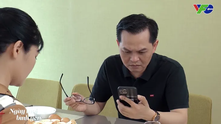 Ngày mai bình yên - Tập 4: Con gái lớn của ông Phát lén ra ngoài hẹn hò với bạn trai, lại còn vi phạm 5K - Ảnh 2. Ngày mai bình yên - Tập 4: Con gái lớn của ông Phát lén ra ngoài hẹn hò với bạn trai, lại còn vi phạm 5K - Ảnh 2.
