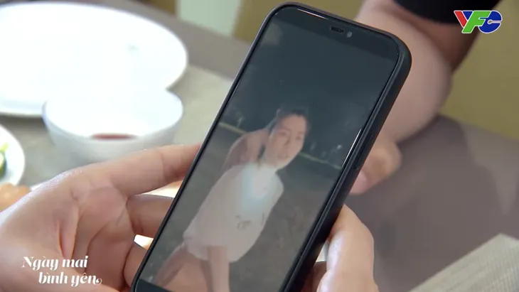 Ngày mai bình yên - Tập 4: Con gái lớn của ông Phát lén ra ngoài hẹn hò với bạn trai, lại còn vi phạm 5K - Ảnh 3. Ngày mai bình yên - Tập 4: Con gái lớn của ông Phát lén ra ngoài hẹn hò với bạn trai, lại còn vi phạm 5K - Ảnh 3.