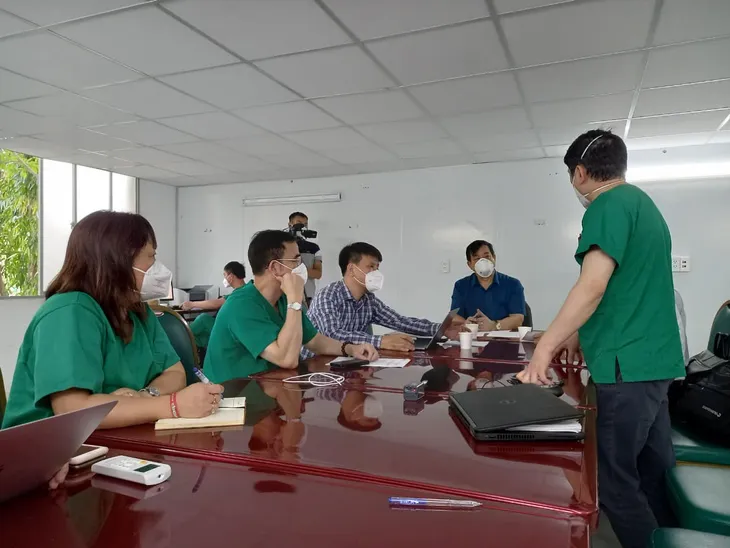 Dốc cả tâm lực điều trị bệnh nhân nặng ở Trung tâm Hồi sức tích cực COVID-19 Bệnh viện Bạch Mai - Ảnh 1. Dốc cả tâm lực điều trị bệnh nhân nặng ở Trung tâm Hồi sức tích cực COVID-19 Bệnh viện Bạch Mai - Ảnh 1.