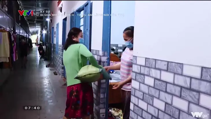 Ấm lòng những câu chuyện tình người cảm động nơi xóm trọ giữa tâm dịch - Ảnh 3. Ấm lòng những câu chuyện tình người cảm động nơi xóm trọ giữa tâm dịch - Ảnh 3.