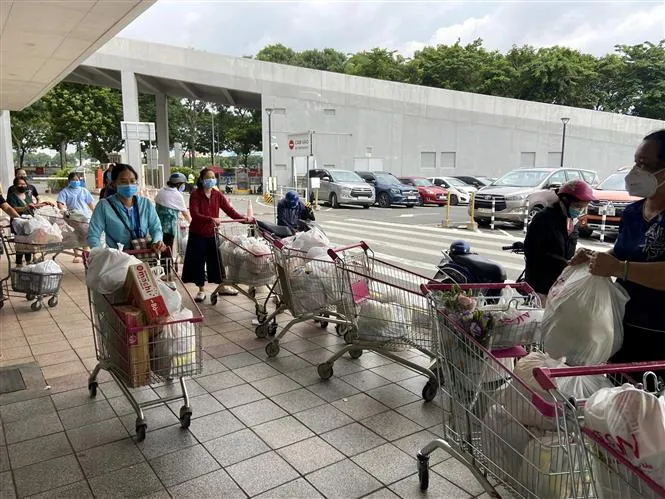 TP.HCM: Cung ứng hàng hoá, thực phẩm đến tận nhà, không để người dân tự đi chợ - Ảnh 3. TP.HCM: Cung ứng hàng hoá, thực phẩm đến tận nhà, không để người dân tự đi chợ - Ảnh 3.