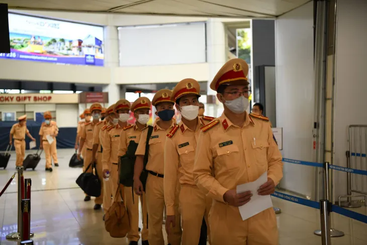 Các lực lượng xuất quân đi TP Hồ Chí Minh hỗ trợ chống dịch - Ảnh 4. Các lực lượng xuất quân đi TP Hồ Chí Minh hỗ trợ chống dịch - Ảnh 4.