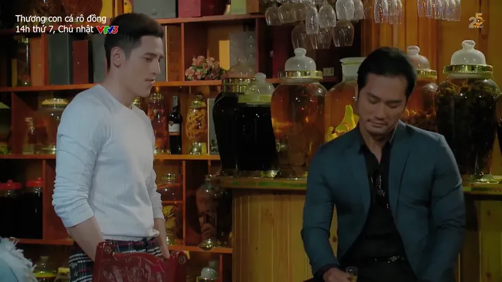 Thương con cá rô đồng - Tập 32: Vừa đá Út Lành, Khang lại giở trò hèn để lên giường với Quỳnh - Ảnh 3. Thương con cá rô đồng - Tập 32: Vừa đá Út Lành, Khang lại giở trò hèn để lên giường với Quỳnh - Ảnh 3.