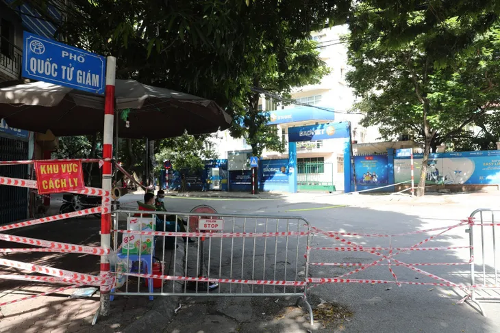 Hà Nội phong tỏa toàn phường Văn Miếu do có 22 ca dương tính mới - Ảnh 3. Hà Nội phong tỏa toàn phường Văn Miếu do có 22 ca dương tính mới - Ảnh 3.