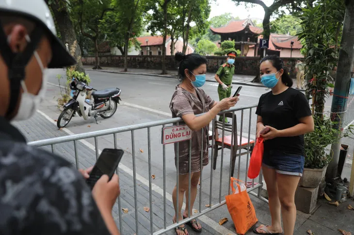 Hà Nội phong tỏa toàn phường Văn Miếu do có 22 ca dương tính mới - Ảnh 2. Hà Nội phong tỏa toàn phường Văn Miếu do có 22 ca dương tính mới - Ảnh 2.