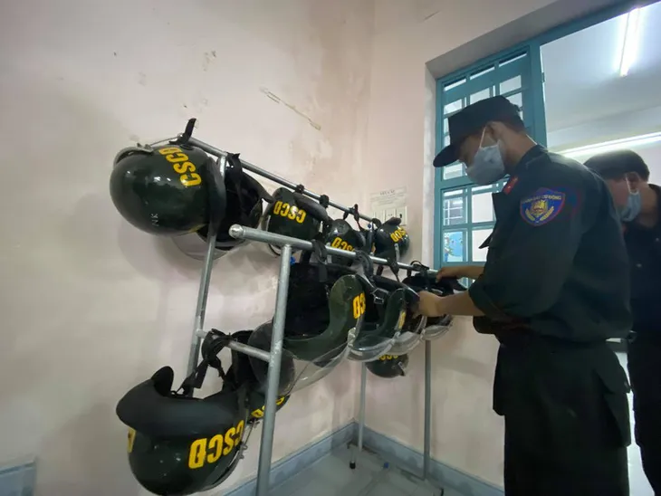 Thêm hơn 300 cảnh sát cơ động vào TP Hồ Chí Minh làm nhiệm vụ chống dịch COVID-19 - Ảnh 1. Thêm hơn 300 cảnh sát cơ động vào TP Hồ Chí Minh làm nhiệm vụ chống dịch COVID-19 - Ảnh 1.