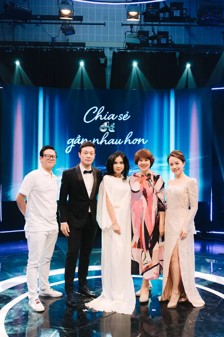 Chương trình hòa nhạc trực tuyến Chia sẻ để gần nhau hơn: Lan tỏa thông điệp về thế giới bình an (20h, VTV3) - Ảnh 1. Chương trình hòa nhạc trực tuyến Chia sẻ để gần nhau hơn: Lan tỏa thông điệp về thế giới bình an (20h, VTV3) - Ảnh 1.