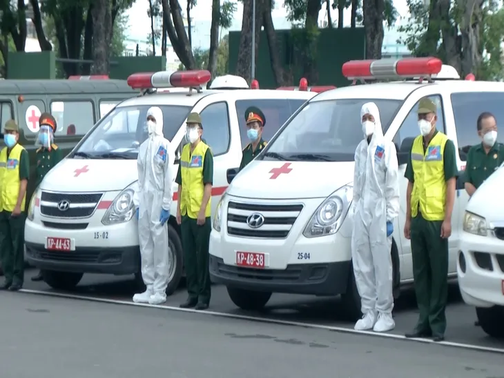 Bộ Quốc phòng bàn giao xe cứu thương cho TP Hồ Chí Minh - Ảnh 4. Bộ Quốc phòng bàn giao xe cứu thương cho TP Hồ Chí Minh - Ảnh 4.