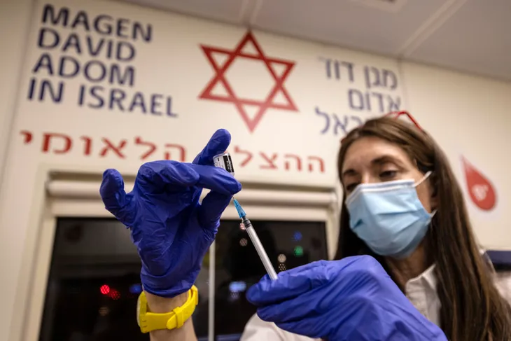 Nhiều bệnh viện ở Israel rơi vào tình trạng quá tải - Ảnh 1. Nhiều bệnh viện ở Israel rơi vào tình trạng quá tải - Ảnh 1.