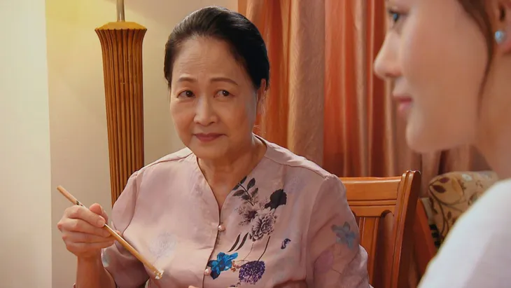 Hương vị tình thân phần 2 - Tập 20: Sợ bạn gái cũ trả thù Nam, Long dùng tiền mua chuộc Nga - Ảnh 9. Hương vị tình thân phần 2 - Tập 20: Sợ bạn gái cũ trả thù Nam, Long dùng tiền mua chuộc Nga - Ảnh 9.