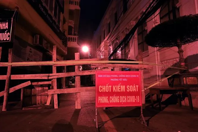 Hà Nội: Phong tỏa ngay trong đêm 2 tuyến phố tại phường Yết Kiêu, quận Hà Đông - Ảnh 1. Hà Nội: Phong tỏa ngay trong đêm 2 tuyến phố tại phường Yết Kiêu, quận Hà Đông - Ảnh 1.