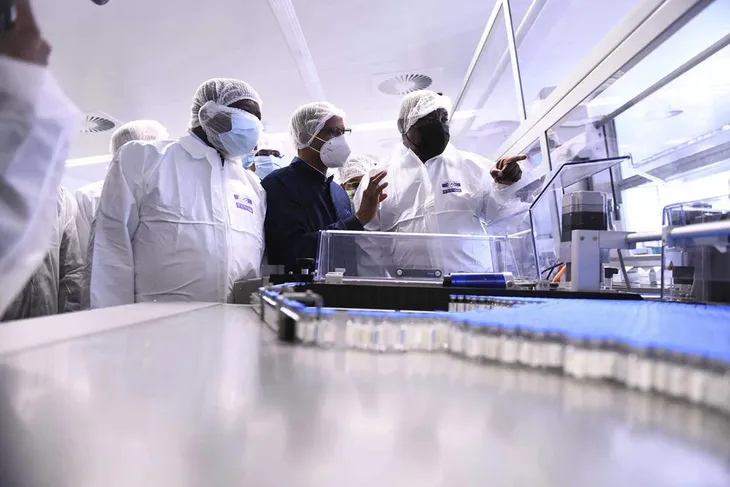 EU phê chuẩn thêm các cơ sở sản xuất vaccine của Pfizer và Moderna - Ảnh 1. EU phê chuẩn thêm các cơ sở sản xuất vaccine của Pfizer và Moderna - Ảnh 1.