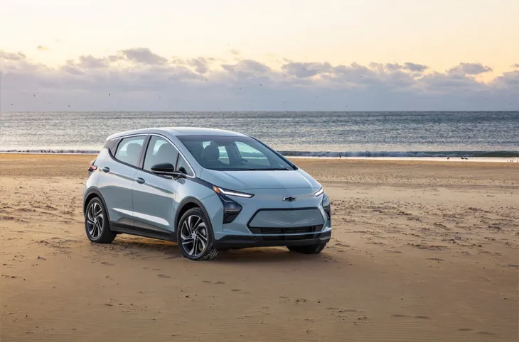 GM có thế tiêu tốn 1 tỷ USD để triệu hồi Chevy Bolt và Bolt EUV vì rủi ro cháy - Ảnh 1. GM có thế tiêu tốn 1 tỷ USD để triệu hồi Chevy Bolt và Bolt EUV vì rủi ro cháy - Ảnh 1.