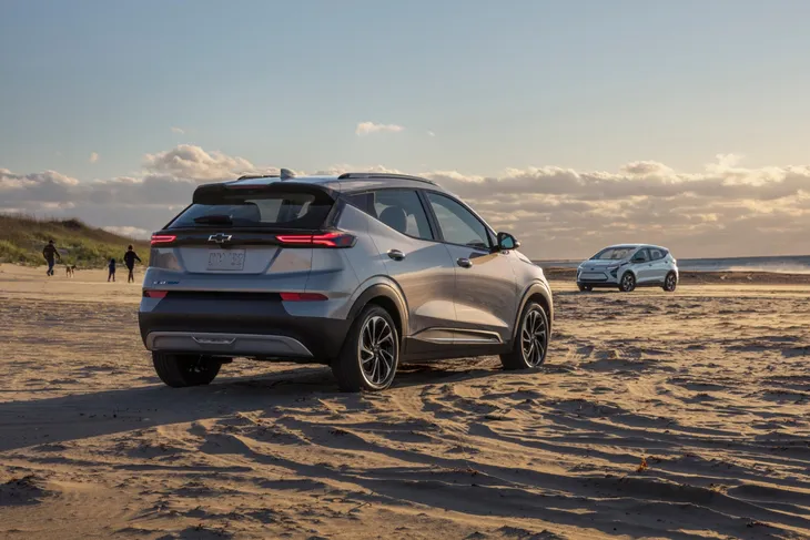 GM có thế tiêu tốn 1 tỷ USD để triệu hồi Chevy Bolt và Bolt EUV vì rủi ro cháy - Ảnh 2. GM có thế tiêu tốn 1 tỷ USD để triệu hồi Chevy Bolt và Bolt EUV vì rủi ro cháy - Ảnh 2.