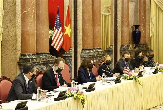 Chủ tịch nước Nguyễn Xuân Phúc tiếp Phó Tổng thống Hoa Kỳ Kamala Harris - Ảnh 2. Chủ tịch nước Nguyễn Xuân Phúc tiếp Phó Tổng thống Hoa Kỳ Kamala Harris - Ảnh 2.