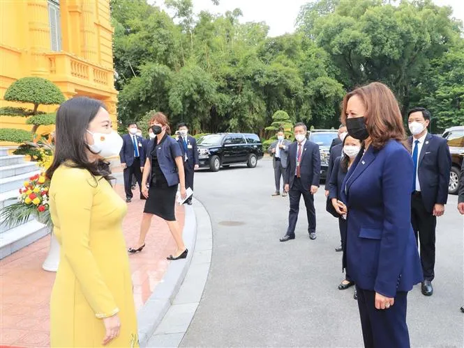 Chủ tịch nước Nguyễn Xuân Phúc tiếp Phó Tổng thống Hoa Kỳ Kamala Harris - Ảnh 4. Chủ tịch nước Nguyễn Xuân Phúc tiếp Phó Tổng thống Hoa Kỳ Kamala Harris - Ảnh 4.