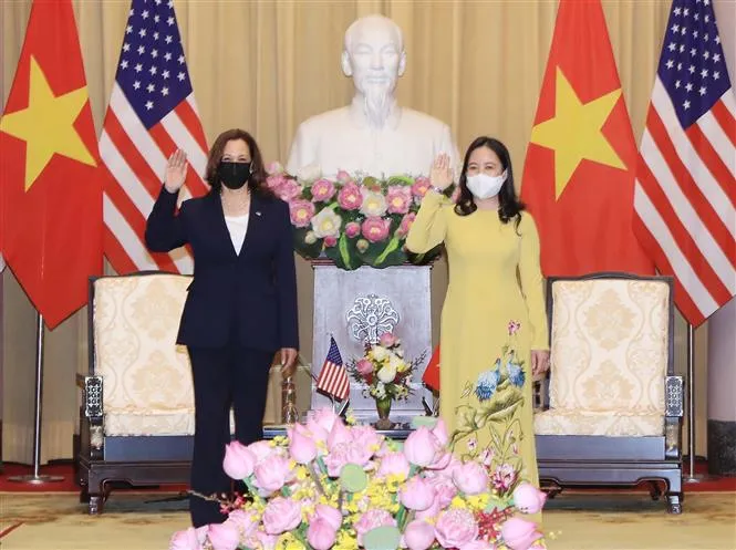 Chủ tịch nước Nguyễn Xuân Phúc tiếp Phó Tổng thống Hoa Kỳ Kamala Harris - Ảnh 5. Chủ tịch nước Nguyễn Xuân Phúc tiếp Phó Tổng thống Hoa Kỳ Kamala Harris - Ảnh 5.