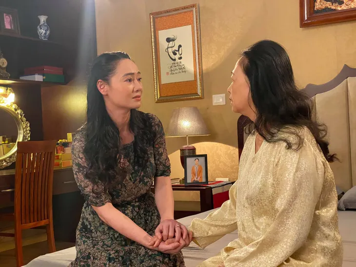 Hương vị tình thân: Sau cú tát thứ 2 gây tranh cãi của ông Khang, bà Xuân thành dâu thảo vợ hiền? - Ảnh 3. Hương vị tình thân: Sau cú tát thứ 2 gây tranh cãi của ông Khang, bà Xuân thành dâu thảo vợ hiền? - Ảnh 3.