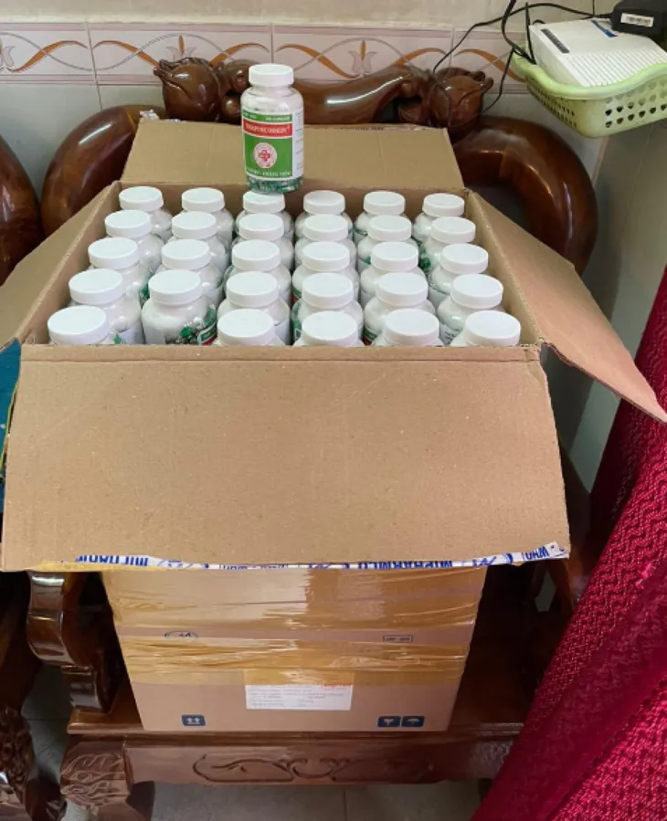 Khởi tố nhóm đối tượng buôn bán thuốc chữa COVID-19 giả - Ảnh 1. Khởi tố nhóm đối tượng buôn bán thuốc chữa COVID-19 giả - Ảnh 1.