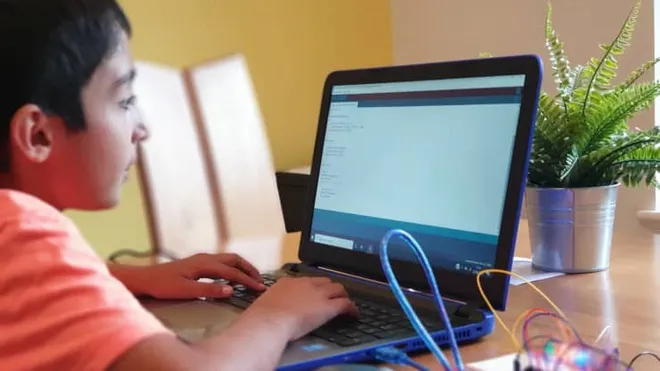 “Coder” 12 tuổi kiếm 400.000 USD nhờ bán tranh số NFT, mơ thành Elon Musk - Ảnh 1. “Coder” 12 tuổi kiếm 400.000 USD nhờ bán tranh số NFT, mơ thành Elon Musk - Ảnh 1.