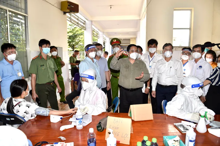 Thủ tướng Phạm Minh Chính thăm hỏi, động viên nhân dân Đồng Nai yên tâm, tích cực chống dịch - Ảnh 4. Thủ tướng Phạm Minh Chính thăm hỏi, động viên nhân dân Đồng Nai yên tâm, tích cực chống dịch - Ảnh 4.