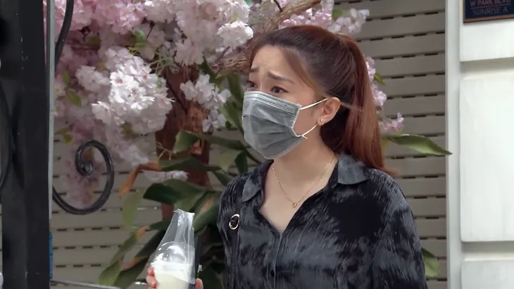 Ngày mai bình yên - Tập 6: Nhận đồ hộ dì Mai, Khôi tỉnh bơ “bùng” tiền shipper - Ảnh 2. Ngày mai bình yên - Tập 6: Nhận đồ hộ dì Mai, Khôi tỉnh bơ “bùng” tiền shipper - Ảnh 2.