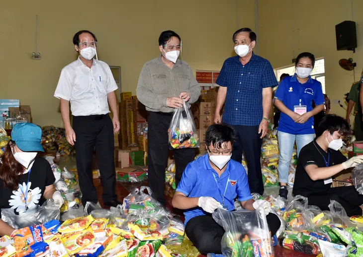 Thủ tướng Phạm Minh Chính thăm hỏi, động viên nhân dân Đồng Nai yên tâm, tích cực chống dịch - Ảnh 1. Thủ tướng Phạm Minh Chính thăm hỏi, động viên nhân dân Đồng Nai yên tâm, tích cực chống dịch - Ảnh 1.