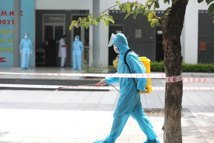Hà Nội: Thực hiện việc xét nghiệm, cách ly người đến từ vùng dịch theo hướng dẫn của Bộ Y tế - Ảnh 2. Hà Nội: Thực hiện việc xét nghiệm, cách ly người đến từ vùng dịch theo hướng dẫn của Bộ Y tế - Ảnh 2.