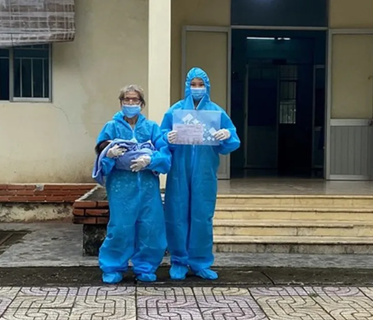 Sa thải nữ bác sĩ làm lây lan dịch COVID-19 cho 14 người ở Bình Thuận - Ảnh 1. Sa thải nữ bác sĩ làm lây lan dịch COVID-19 cho 14 người ở Bình Thuận - Ảnh 1.