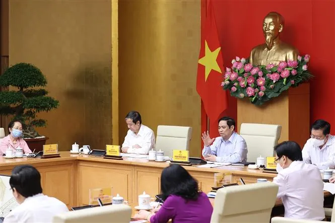 Năm học 2021-2022, Chính phủ sẽ có giải pháp đảm bảo an toàn trường học gắn với tiêm vaccine COVID-19 - Ảnh 3. Năm học 2021-2022, Chính phủ sẽ có giải pháp đảm bảo an toàn trường học gắn với tiêm vaccine COVID-19 - Ảnh 3.