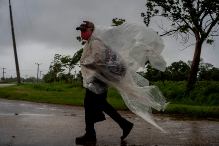 Bão Ida đổ bộ vào bang Louisiana, nguy cơ xảy ra lũ quét và ngập lụt nghiêm trọng - Ảnh 1. Bão Ida đổ bộ vào bang Louisiana, nguy cơ xảy ra lũ quét và ngập lụt nghiêm trọng - Ảnh 1.